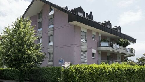 spacieux logement avec grande terrasse à deux pas du lac!