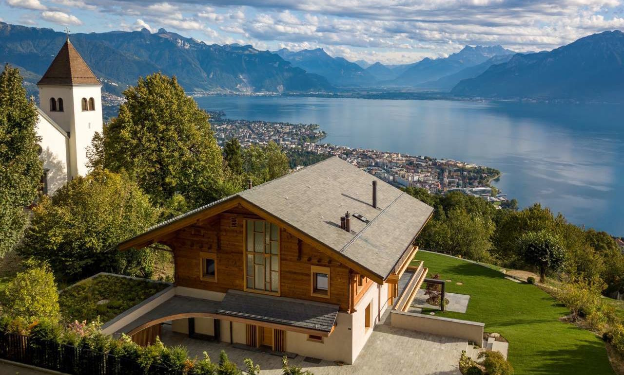 Breathtaking view for this exceptional chalet ready to move in