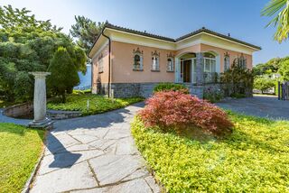 Mediterranean villa with beautiful garden and pool