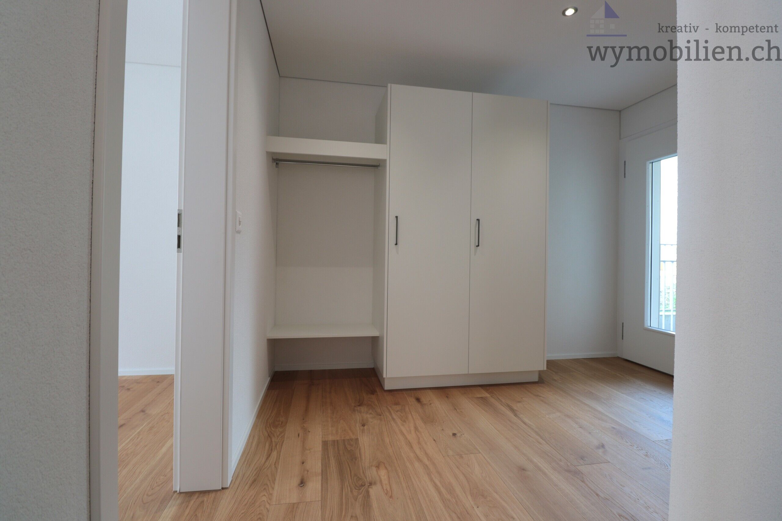 Entrée mit Garderobenschrank 