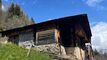 Trop tard ! Là-haut sur la montagne, l'était un vieux chalet...