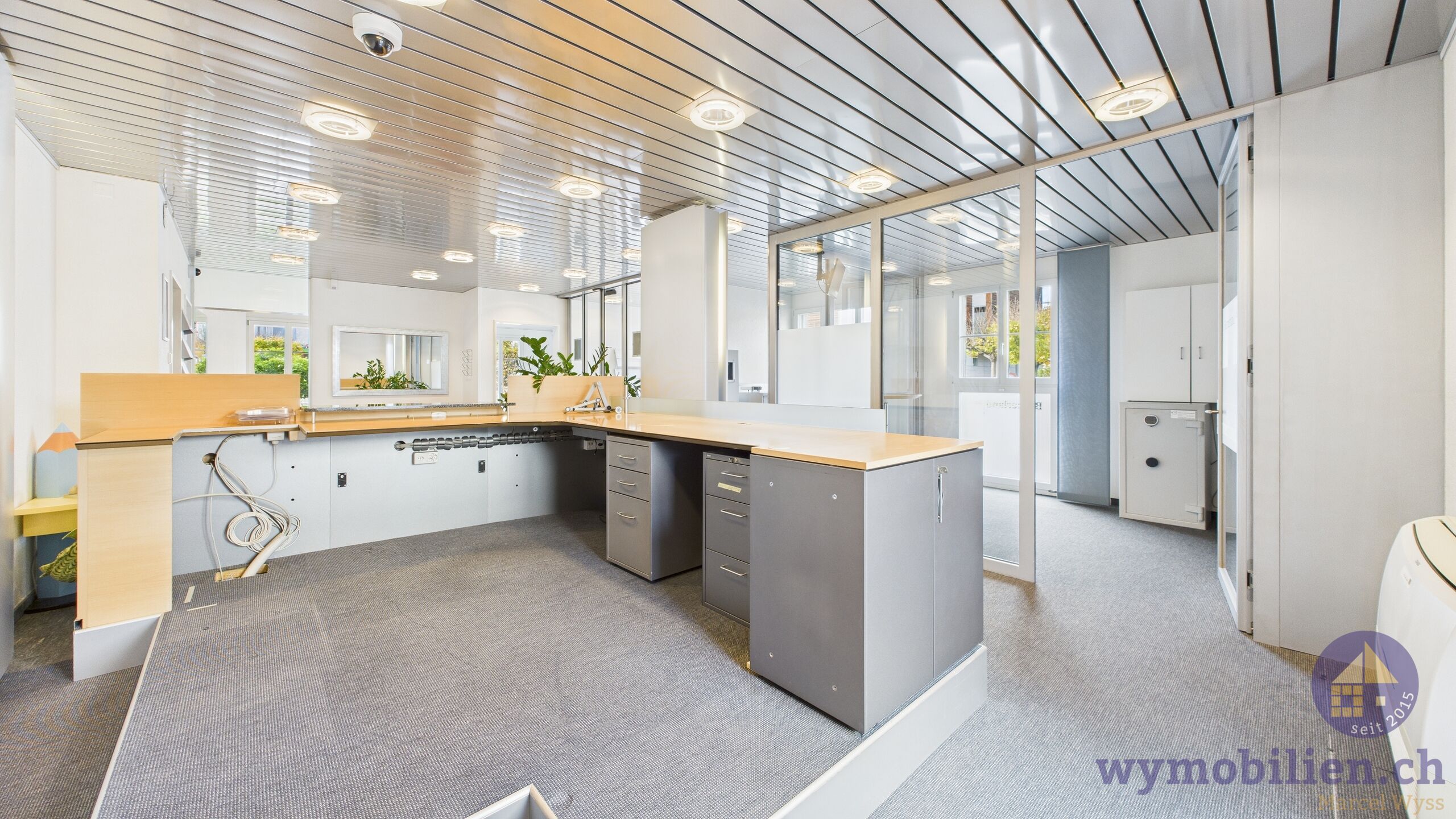 Rechts Besprechungszimmer 