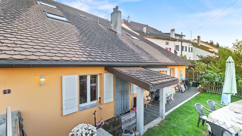 Grande maison rénovée avec deux appartements Opportunité rare à Bavois