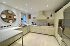 Grosse und elegante Villa mit Dependance und mit wunderbarer Seesicht