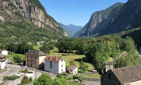 Charming Ticino house in a sunny panoramic location in the Valle Maggi