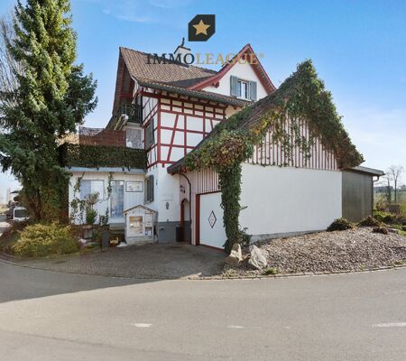 Grosszügiges Riegelhaus mit sehr viel Umschwung.