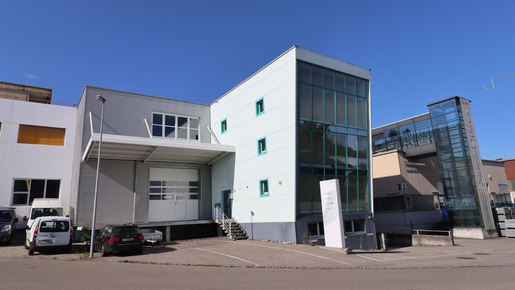 Werkhalle mit Büro in Flawil Werkhalle mit Büro in Flawil