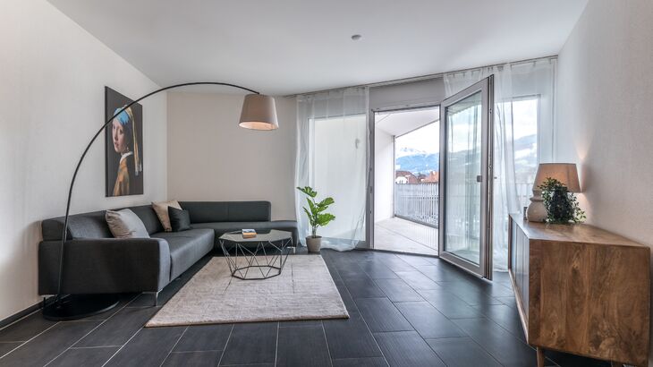 2 RENTS OFFERED - 3.5 rooms on the 2nd floor with balcony