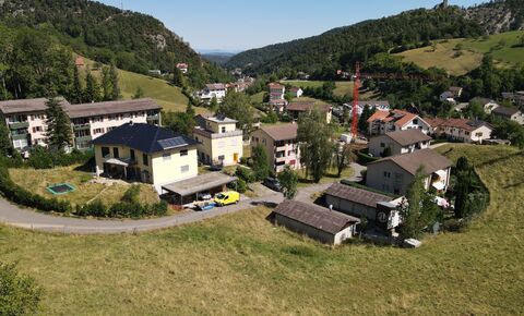 Building land in a quiet and sunny location with a view