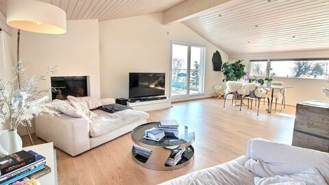 SPACIEUX TRIPLEX DE 4,5 PIÈCES AVEC MAGNIFIQUE VUE SUR LE LAC