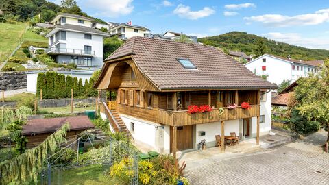 Freistehendes EFH mit Garage und Parkplätze