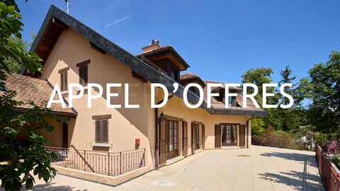 APPEL D'OFFRES : Grande villa individuelle avec vue dégagée