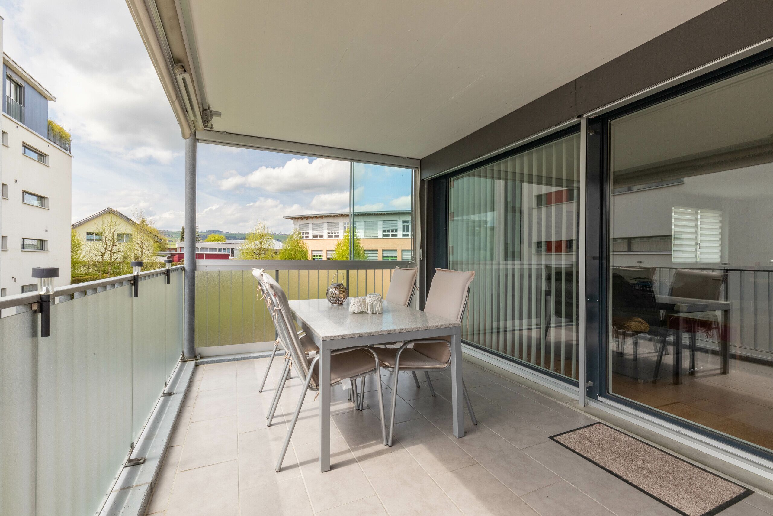 Balkon (gegen Süden ausgerichtet)