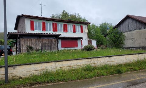 Rental house composed of two apartments (3.5 rooms and 4.5 rooms).