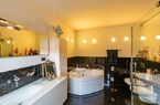 Grosse und elegante Villa mit Dependance und mit wunderbarer Seesicht
