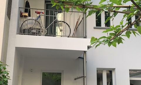Renovated apartment building with 3 apartments near the trade fair