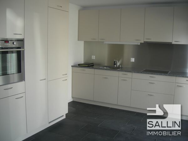 SPACIEUX TRIPLEX 5½ PIECES
AVEC PART AU JARDIN