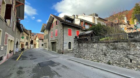 APPARTEMENT DE 5 PIÈCES AU CENTRE DU VILLAGE DE CHARDONNE
