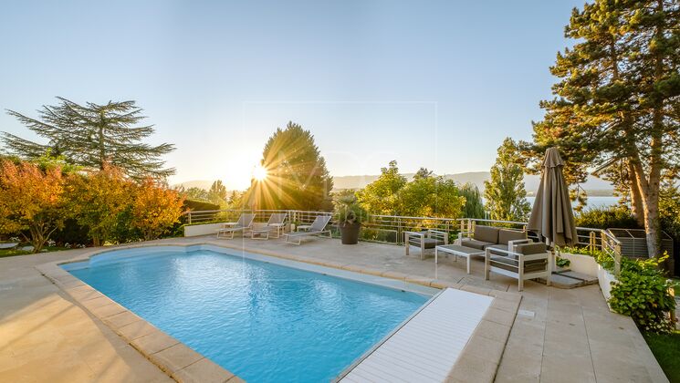 Villa avec vue imprenable sur le lac et au calme à Cologny