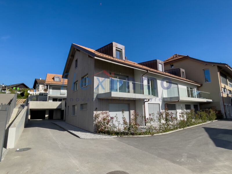 NEW. Large 4.5-room duplex apartment
Quiet location. Lake and mountain