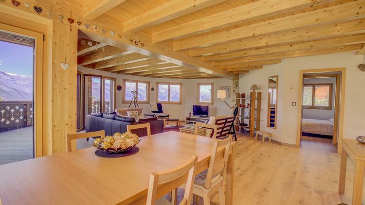 Chalet exceptionnel aux Rairettes, situation calme / vue magnifique!