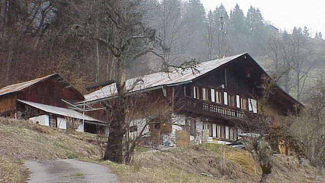 Vendu : Très beau chalet d’habitation de 144 m2  construit en 1850 sur un rocher