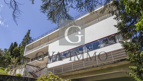 A Bauhaus masterpiece on the shores of the lake