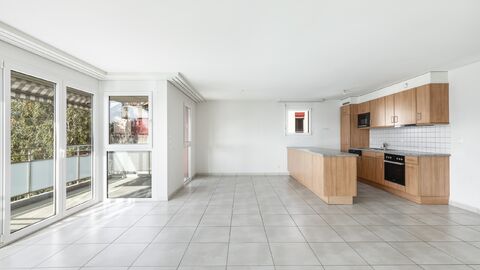 Condominium apartment CH-1196 Gland