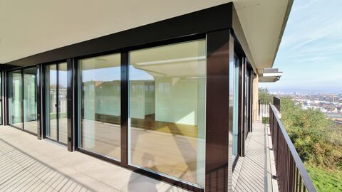 AT THE TOP - DACHWOHNUNG MIT 24 M2 BALKON UND STADTSICHT