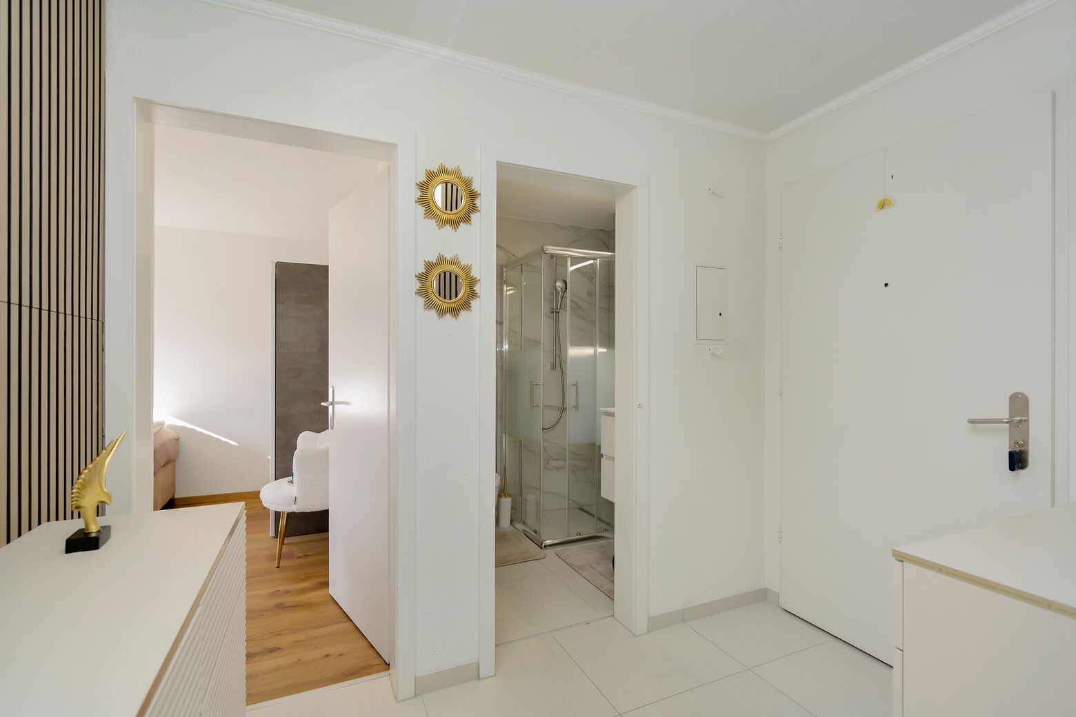 Entrée mit Blick zum Bad und einem Kinderzimmer