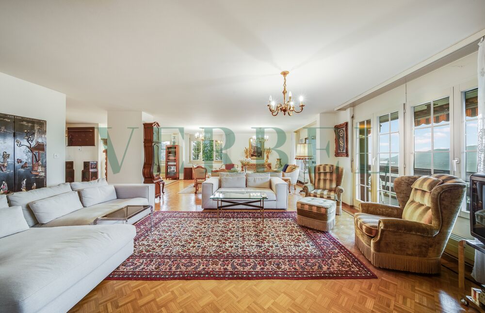 Large apartment of 229 m2 with beautiful view on the lake