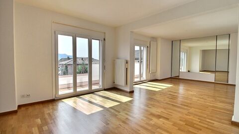 APPARTEMENT DE 3,5 PIÈCES AVEC BALCON ET VUE SUR LE LAC
