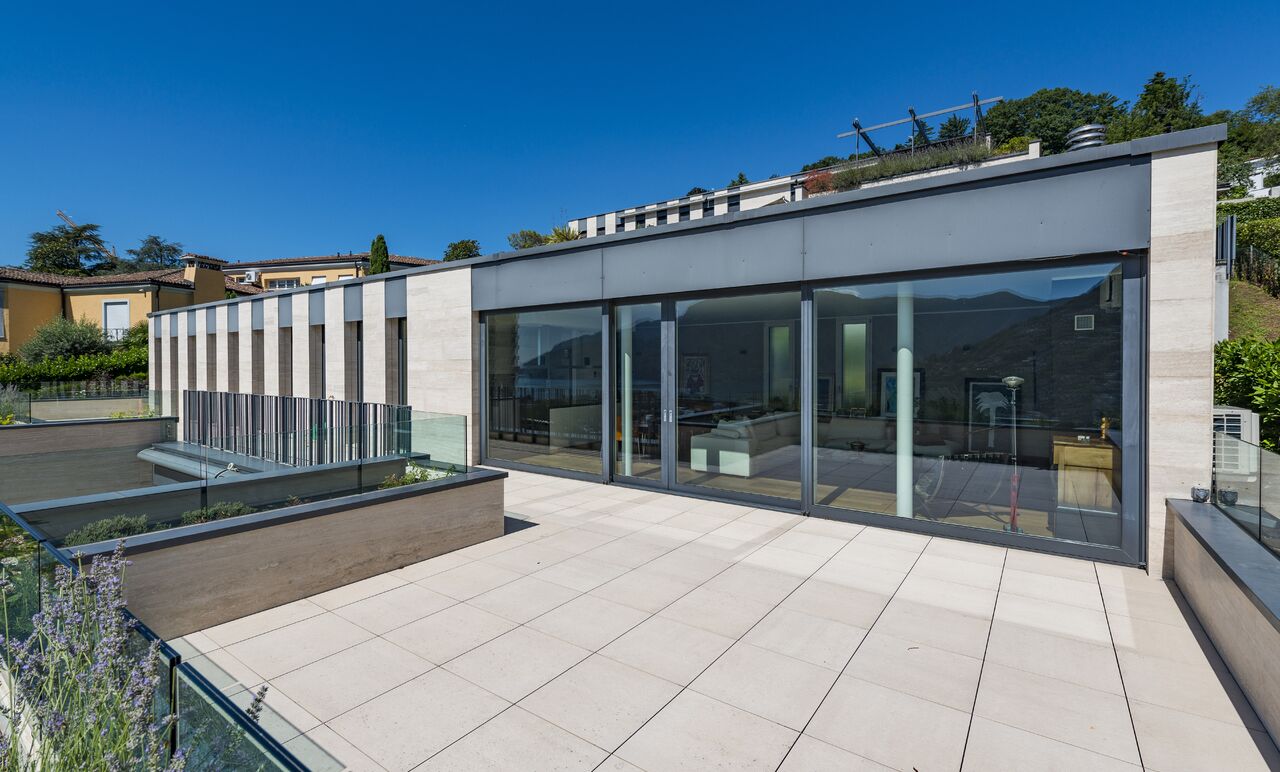 Moderno attico con generosa terrazza panoramica
