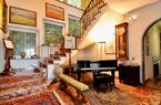 Stately villa in panoramic position and with much privacy