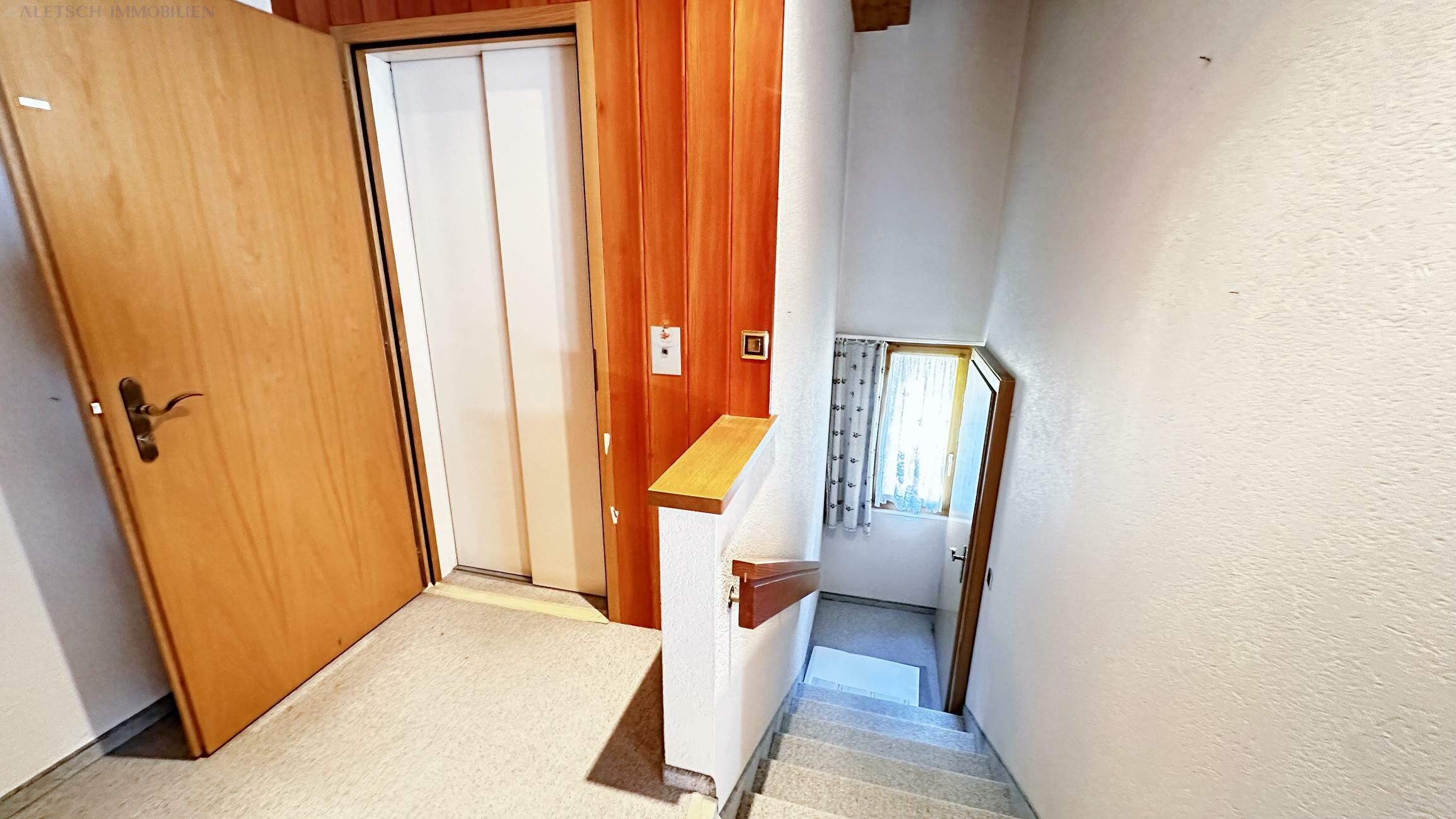 Zugang mit Lift direkt in die Wohnung