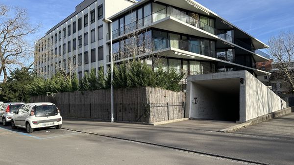 Appartement moderne avec balcon dans un quartier résidentiel prisé