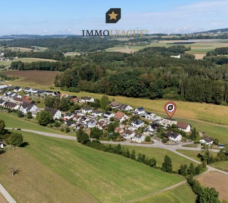Massives 7.5-Zimmer-Einfamilienhaus, hochwertig gebaut und voller Raum für die Familie – mit Pool, Poolhaus, Sauna und ruhiger Waldrandlage.