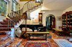 Stately villa in panoramic position and with much privacy
