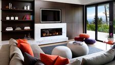 Prestigieuse maison moderne avec vue sur le lac et les montagnes.