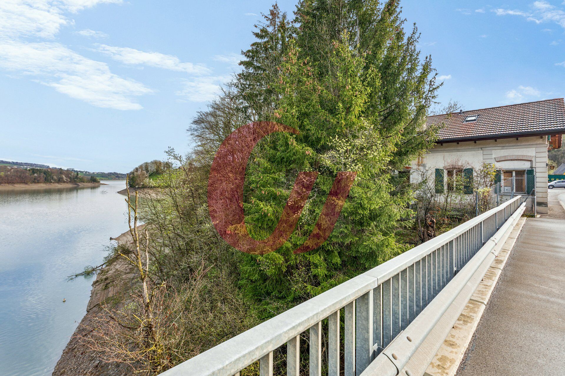 Maison à rénover à proximité immédiate du Lac de la Gruyère