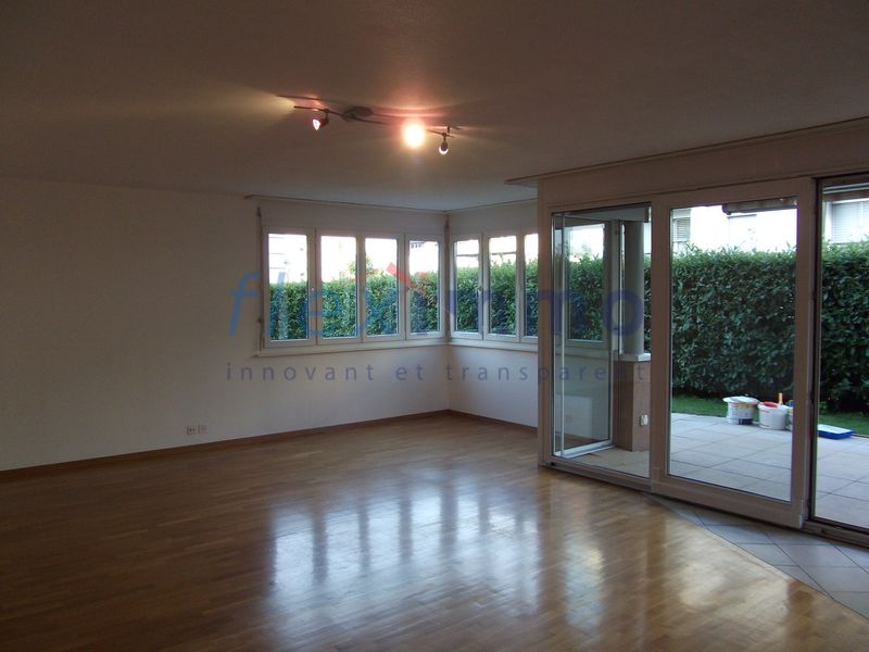 Ground floor apartment with large garden. 
Close to all amenities