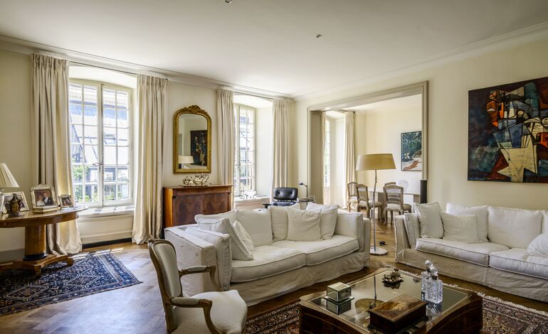 Au coeur de la vieille ville
Appartement de standing de 196 m²