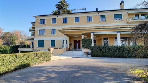 SPACIEUX APPARTEMENT DE 4,5 PIÈCES AVEC VUE PANORAMIQUE SUR LE LAC