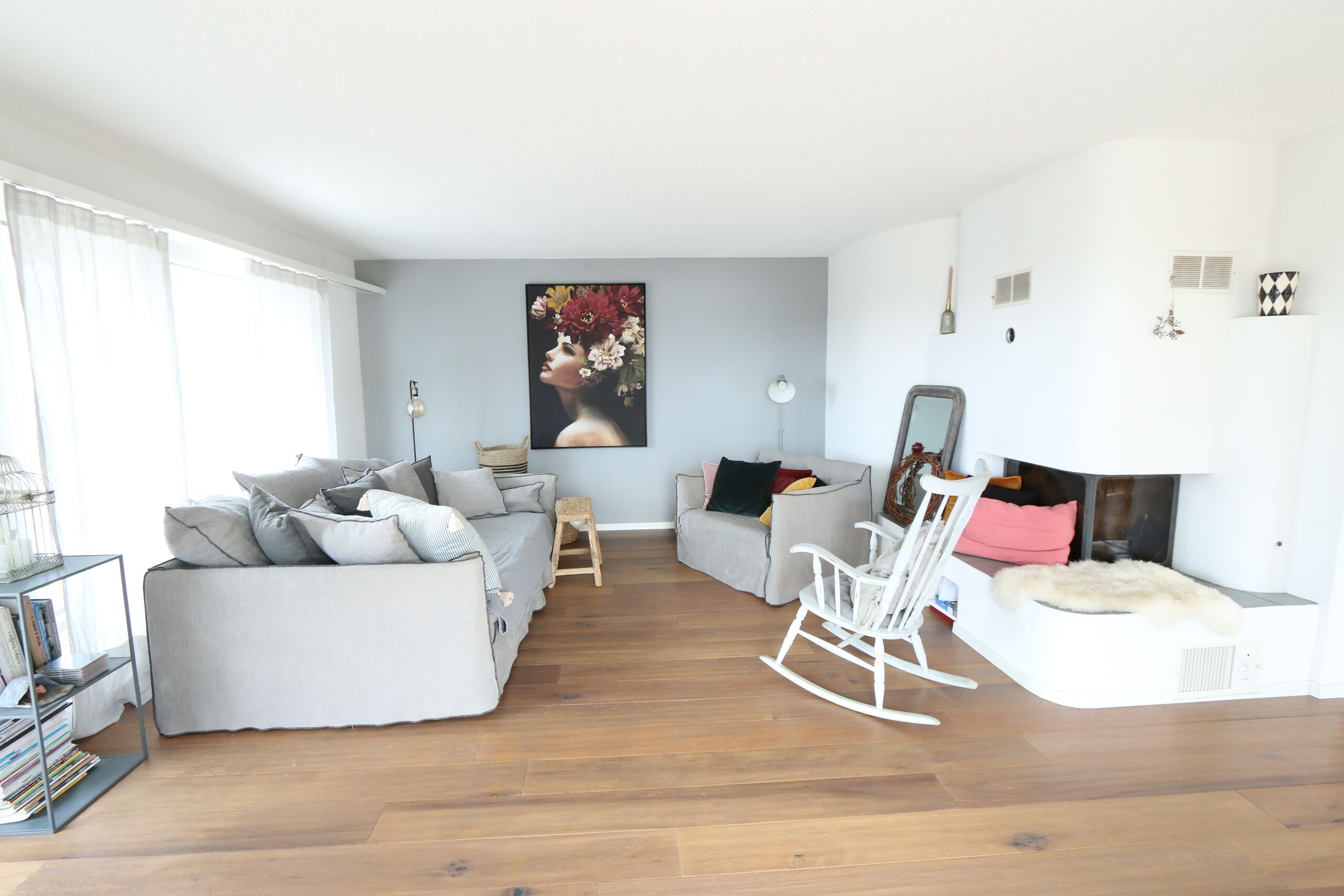 Exklusiver Wohnraum mit elegantem Cheminée