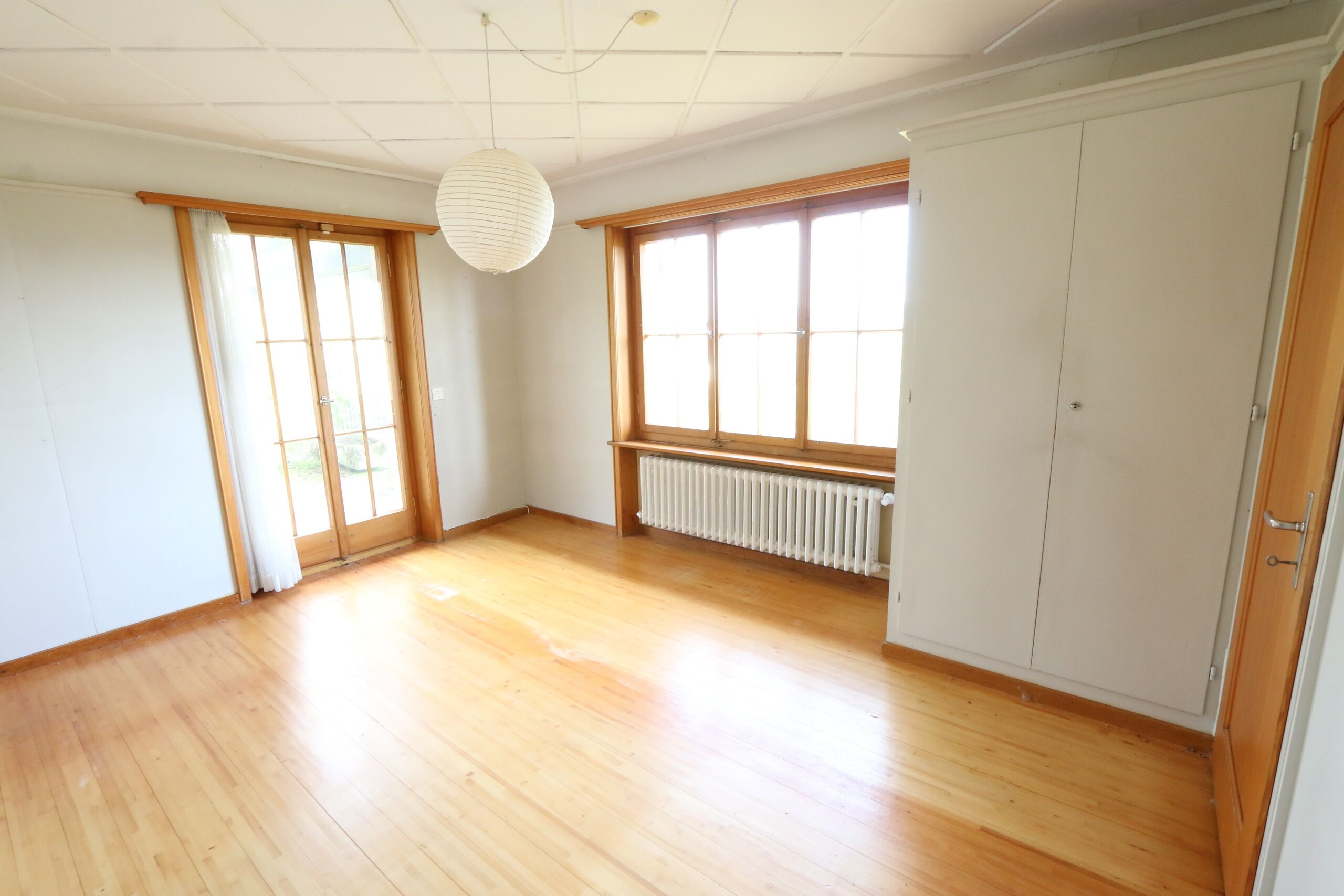 separates Zimmer auf der Wohnetage mit Ausgang auf die Terrasse