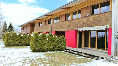 Appartement de 4,5 pièces en duplex niché dans la verdure, à la Cure.