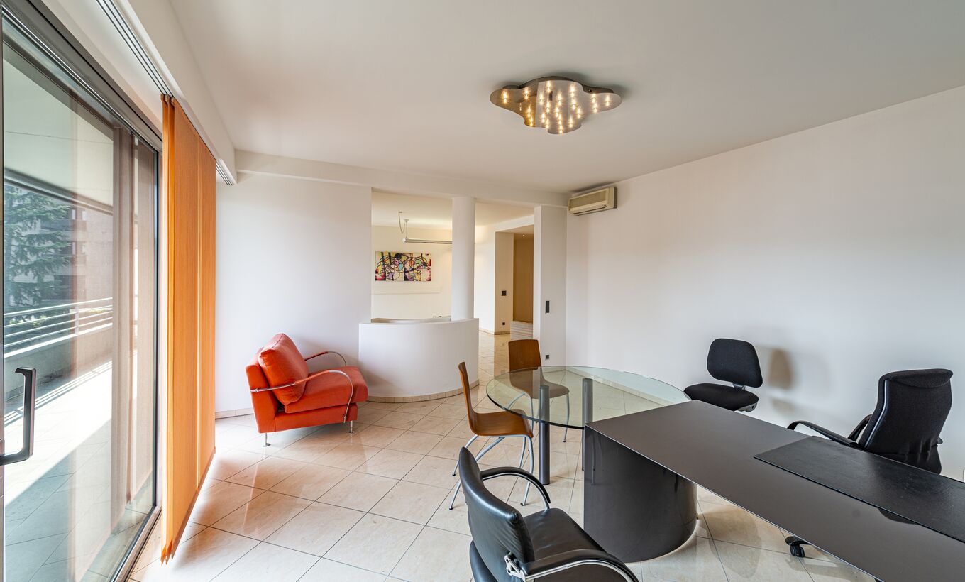 Büro CH-6900 Lugano