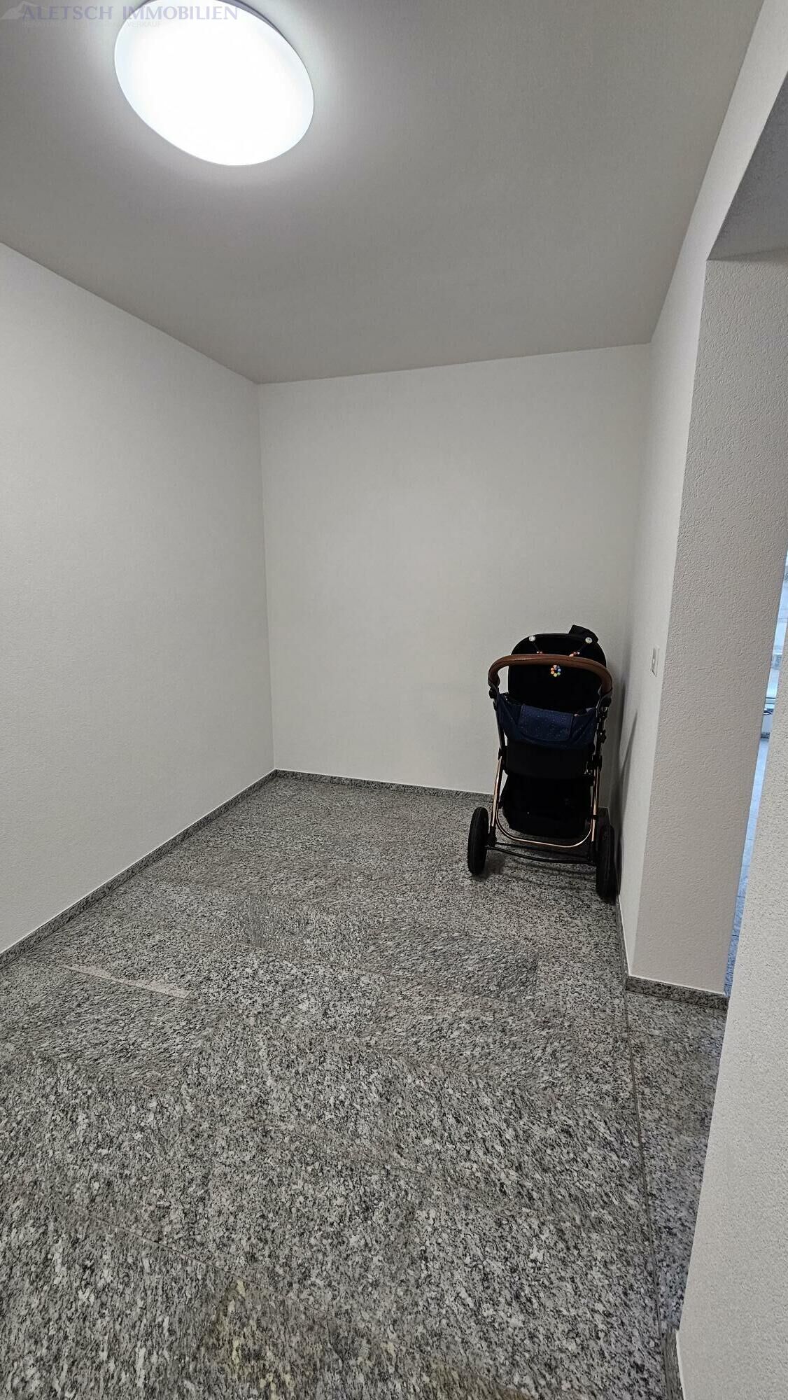 Abstellraum für Kinderwagen