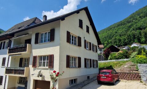 Building with 3 apartments and garages