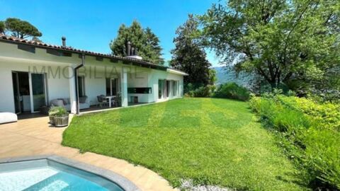 Splendida villa con piscina in esclusiva tranquilla area residenziale